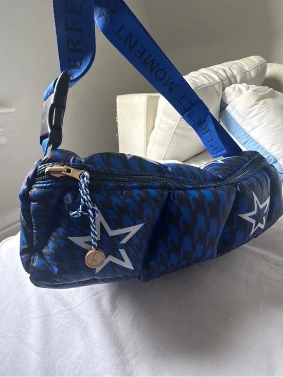 Perfect Moment x Johnnie Walker Blue Label REVERSIBLE Puffer Bag - Picture 9 of 9